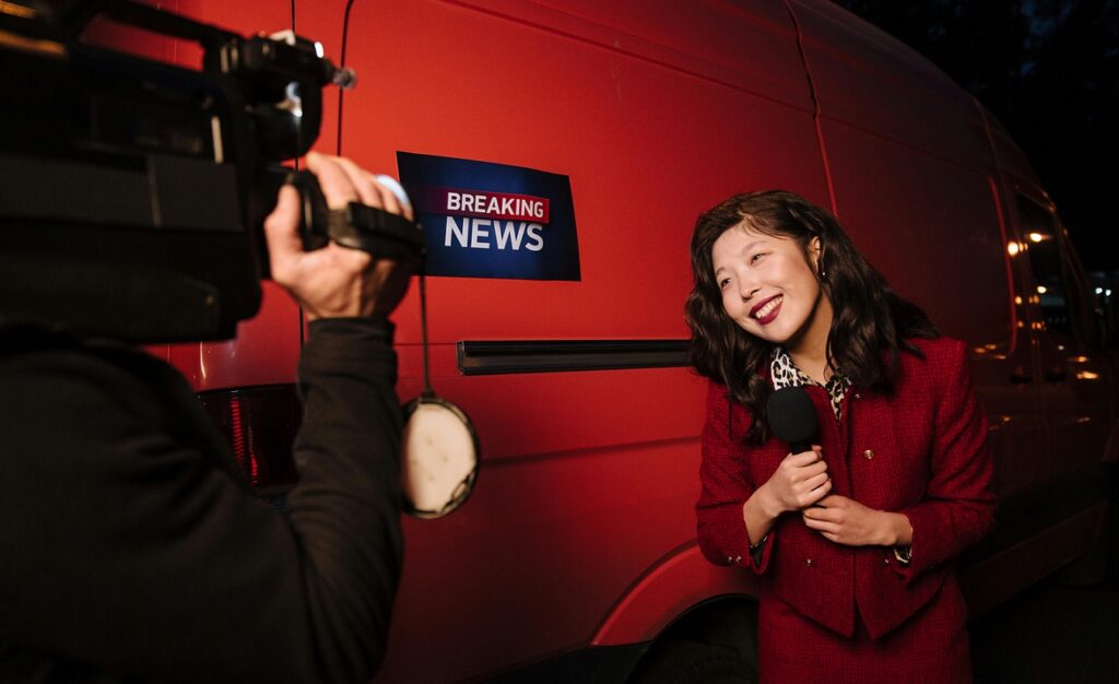 Frau verkündet Breaking News rund ums Thema MS